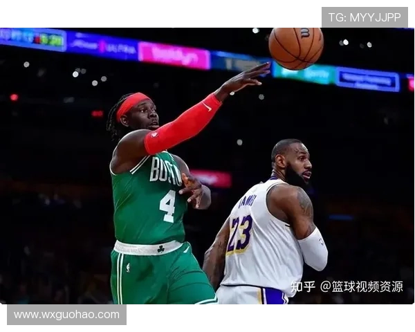 湖人和凯尔特人激烈对决 历史宿敌再度碰撞 谁将赢得最终荣耀