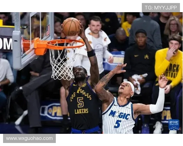 奥兰多魔术与活塞激战正酣谁能在NBA赛场上笑到最后